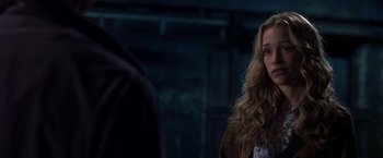 Movie still from “Coyote Ugly” (2000), directed by David McNally – A woman with long blonde hair standing next to a man; Close Up shot, Over the shoulder angle