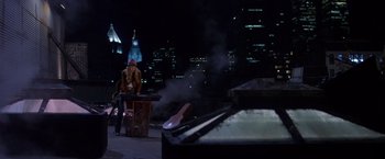 Movie still from “Coyote Ugly” (2000), directed by David McNally – A man is standing in front of an electric grill; Wide shot, Low angle