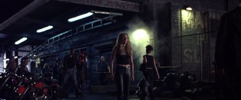 Movie still from “Coyote Ugly” (2000), directed by David McNally – A woman is walking down the street at night; Wide shot, Low angle