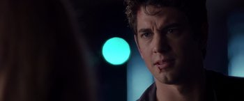Movie still from “Coyote Ugly” (2000), directed by David McNally – A man's face in front of a green light; Close Up shot, Over the shoulder angle