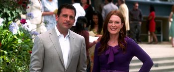 Movie still from “Crazy, Stupid, Love.” (2011), directed by Glenn Ficarra – A man and a woman standing next to each other; Medium shot, Low angle