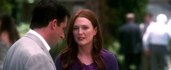 Movie still from “Crazy, Stupid, Love.” (2011), directed by Glenn Ficarra – A man and a woman standing next to each other; Close Up shot, Over the shoulder angle