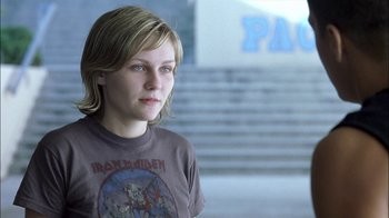Movie still from “Crazy/Beautiful” (2001), directed by John Stockwell – A woman with blonde hair wearing a t - shirt; Close Up shot, Over the shoulder angle