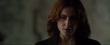 Movie still from “Criminal” (2016), directed by Ariel Vromen – A person with red hair; Close Up shot, Over the shoulder angle