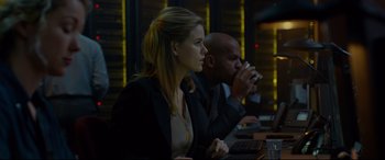 Movie still from “Criminal” (2016), directed by Ariel Vromen – A woman and a man sitting in front of a computer; Medium shot, Low angle