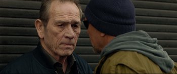 Movie still from “Criminal” (2016), directed by Ariel Vromen – A man and a man standing next to each other; Close Up shot, Over the shoulder angle