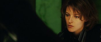 Movie still from “Crimson Rivers 2: Angels of the Apocalypse” (2004), directed by Olivier Dahan – A person with short brown hair; Close Up shot, Over the shoulder angle