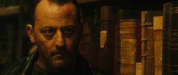 Movie still from “Crimson Rivers 2: Angels of the Apocalypse” (2004), directed by Olivier Dahan – A person wearing a leather jacket; Close Up shot, Low angle