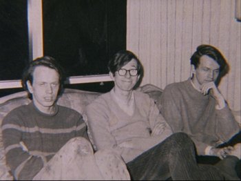 Movie still from “Crumb” (1994), directed by Terry Zwigoff – A group of people sitting on a couch; Close Up shot, High angle