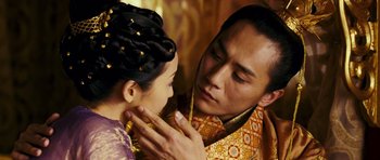 Movie still from “Curse of the Golden Flower” (2006), directed by Yimou Zhang – A man and a woman are looking into each others eyes; Close Up shot, Over the shoulder angle