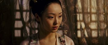 Movie still from “Curse of the Golden Flower” (2006), directed by Yimou Zhang – A young asian woman in a floral kimono; Close Up shot, Over the shoulder angle