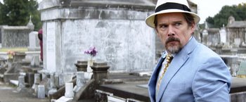 Movie still from “Cut Throat City” (2020), directed by RZA – A man in a suit and hat standing in front of a grave; Close Up shot, Over the shoulder angle