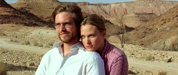 Movie still from “The Hills Have Eyes” (2006), directed by Alexandre Aja – A man and a woman standing next to each other in the desert; Close Up shot, High angle