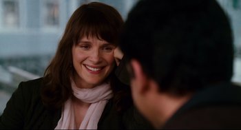 Movie still from “Dan in Real Life” (2007), directed by Peter Hedges – A woman smiling at a man in a black jacket; Close Up shot, Over the shoulder angle