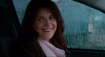 Movie still from “Dan in Real Life” (2007), directed by Peter Hedges – A woman smiles while sitting in the back of a car; Close Up shot, Over the shoulder angle