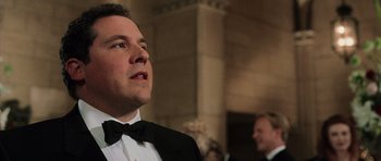 Movie still from “Daredevil” (2003), directed by Mark Steven Johnson – A man in a tuxedo standing in front of a crowd; Close Up shot, Low angle