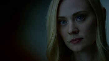 Movie still from “Daredevil” (2015), created by Drew Goddard – A person with long blonde hair; Close Up shot, Over the shoulder angle