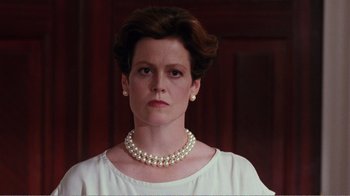 Movie still from “Dave” (1993), directed by Ivan Reitman – A person wearing a pearl necklace; Close Up shot, Low angle