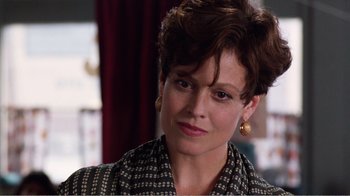 Movie still from “Dave” (1993), directed by Ivan Reitman – A person with short hair; Close Up shot, Over the shoulder angle