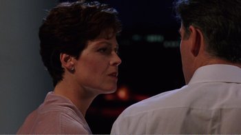 Movie still from “Dave” (1993), directed by Ivan Reitman – A woman and a man standing next to each other; Close Up shot, Over the shoulder angle