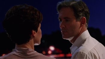 Movie still from “Dave” (1993), directed by Ivan Reitman – A man and a woman face to face in front of a street light at night; Close Up shot, Over the shoulder angle
