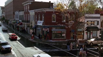 Movie still from “Dave” (1993), directed by Ivan Reitman – People are walking down the street on a rainy day; Extreme Wide shot, High angle