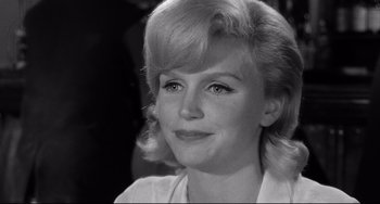 Movie still from “Days of Wine and Roses” (1962), directed by Blake Edwards – A black - and - white photo of a woman with blonde hair; Close Up shot, Over the shoulder angle