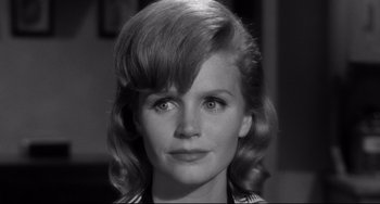 Movie still from “Days of Wine and Roses” (1962), directed by Blake Edwards – A black and white photo of a woman's face; Close Up shot, Over the shoulder angle