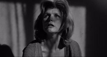 Movie still from “Days of Wine and Roses” (1962), directed by Blake Edwards – A black - and - white photo of a woman looking up; Close Up shot, Low angle