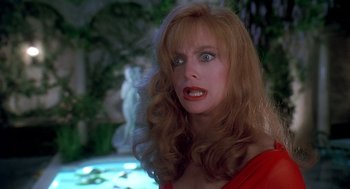 Movie still from “Death Becomes Her” (1992), directed by Robert Zemeckis – A person with long hair; Close Up shot, Over the shoulder angle