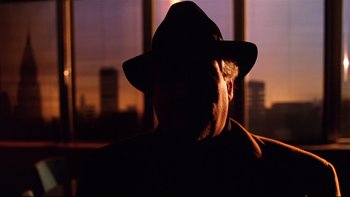 Movie still from “Death to Smoochy” (2002), directed by Danny DeVito – A man wearing a hat and a coat; Close Up shot, Low angle