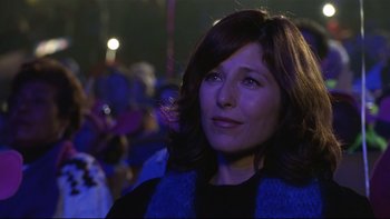 Movie still from “Death to Smoochy” (2002), directed by Danny DeVito – A person wearing a blue vest; Close Up shot, Over the shoulder angle