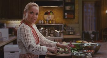 Movie still from “Deck the Halls” (2006), directed by John Whitesell – A woman cutting vegetables in a kitchen; Close Up shot, Over the shoulder angle