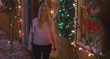 Movie still from “Deck the Halls” (2006), directed by John Whitesell – A woman standing in front of a christmas tree; Medium shot, Low angle