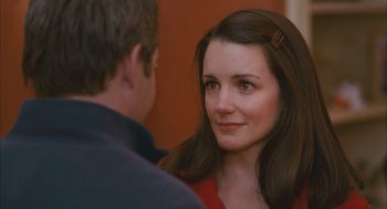 Movie still from “Deck the Halls” (2006), directed by John Whitesell – A man and a woman are talking to each other; Close Up shot, Over the shoulder angle