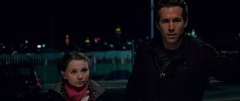 Movie still from “Definitely, Maybe” (2008), directed by Adam Brooks – A man standing next to a little girl in front of a building; Close Up shot, Over the shoulder angle