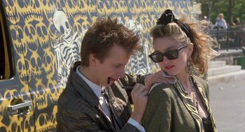 Movie still from “Desperately Seeking Susan” (1985), directed by Susan Seidelman – A man and a woman are looking at each other; Medium shot, Low angle