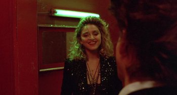 Movie still from “Desperately Seeking Susan” (1985), directed by Susan Seidelman – A woman in a black jacket is talking to a man; Close Up shot, Over the shoulder angle