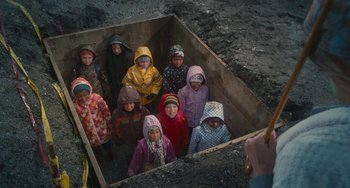Movie still from “Diary of a Wimpy Kid” (2010), directed by Thor Freudenthal – A group of children in a hole in the ground; Wide shot, Overhead angle