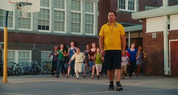 Movie still from “Diary of a Wimpy Kid” (2010), directed by Thor Freudenthal – A group of people are running in front of a building; Wide shot, Over the shoulder angle