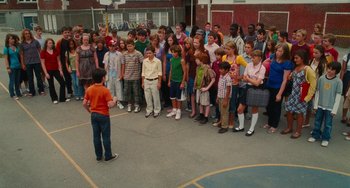 Movie still from “Diary of a Wimpy Kid” (2010), directed by Thor Freudenthal – A group of people standing in front of each other on a court; Extreme Wide shot, High angle
