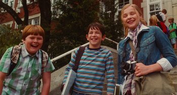 Movie still from “Diary of a Wimpy Kid” (2010), directed by Thor Freudenthal – A group of kids standing next to each other on steps; Medium shot, Low angle