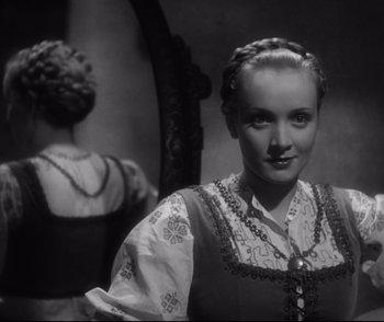 Movie still from “Dishonored” (1931), directed by Josef von Sternberg – A black and white photo of a woman in front of a mirror; Close Up shot, Over the shoulder angle