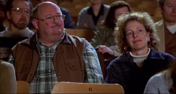Movie still from “Disturbing Behavior” (1998), directed by David Nutter – A man and a woman are sitting in a lecture hall; Medium shot, Low angle