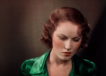 Movie still from “Doctor X” (1932), directed by Michael Curtiz – A woman in a green shirt is posing for a picture; Close Up shot, High angle