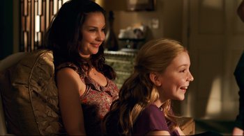 Movie still from “Dolphin Tale” (2011), directed by Charles Martin Smith – A woman sitting next to a young girl in front of a mirror; Medium shot, Over the shoulder angle