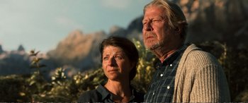 Movie still from “Downsizing” (2017), directed by Alexander Payne – An older man and a younger woman standing next to each other; Close Up shot, Low angle
