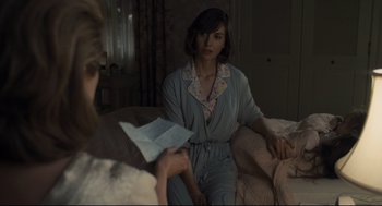 Movie still from “The Post” (2017), directed by Steven Spielberg – Medium shot, Over the shoulder angle