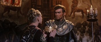 Movie still from “El Cid” (1961), directed by Anthony Mann – A man and a woman are holding crowns in front of each other; Close Up shot, Over the shoulder angle