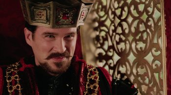 Movie still from “Ella Enchanted” (2004), directed by Tommy O'Haver – A person wearing a crown; Close Up shot, Over the shoulder angle